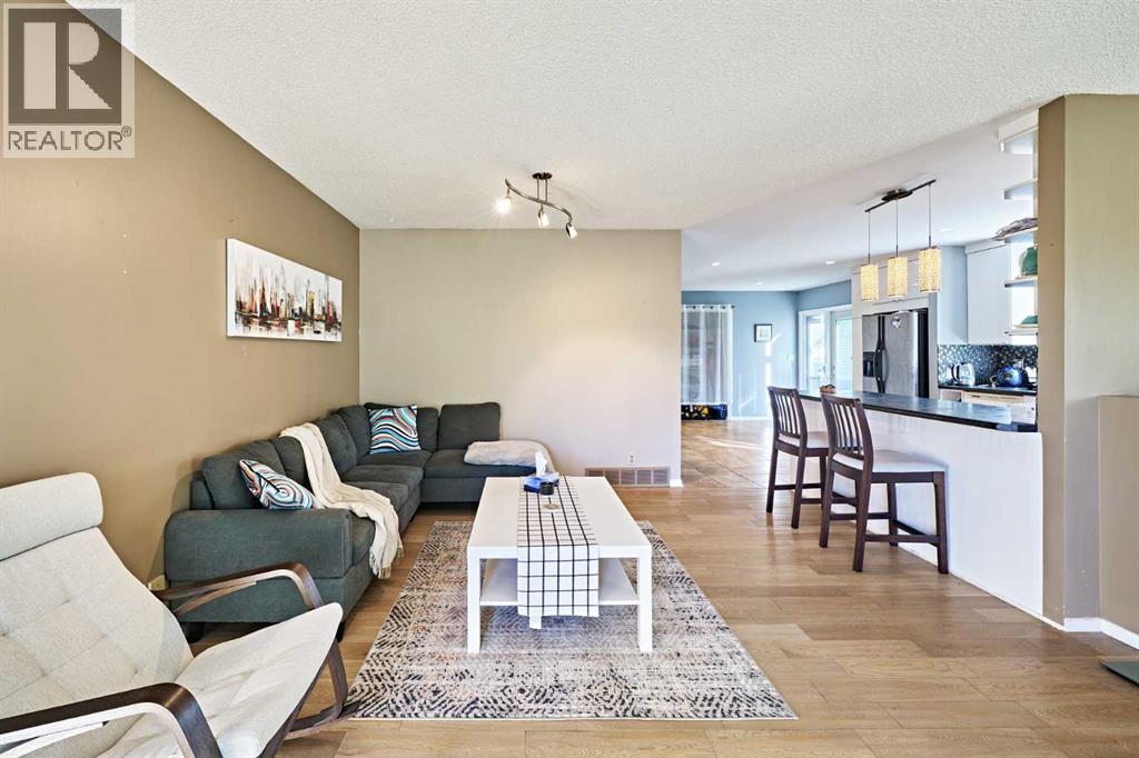 8414 Berwick Rd NW, Calgary, AB T3K 1E5