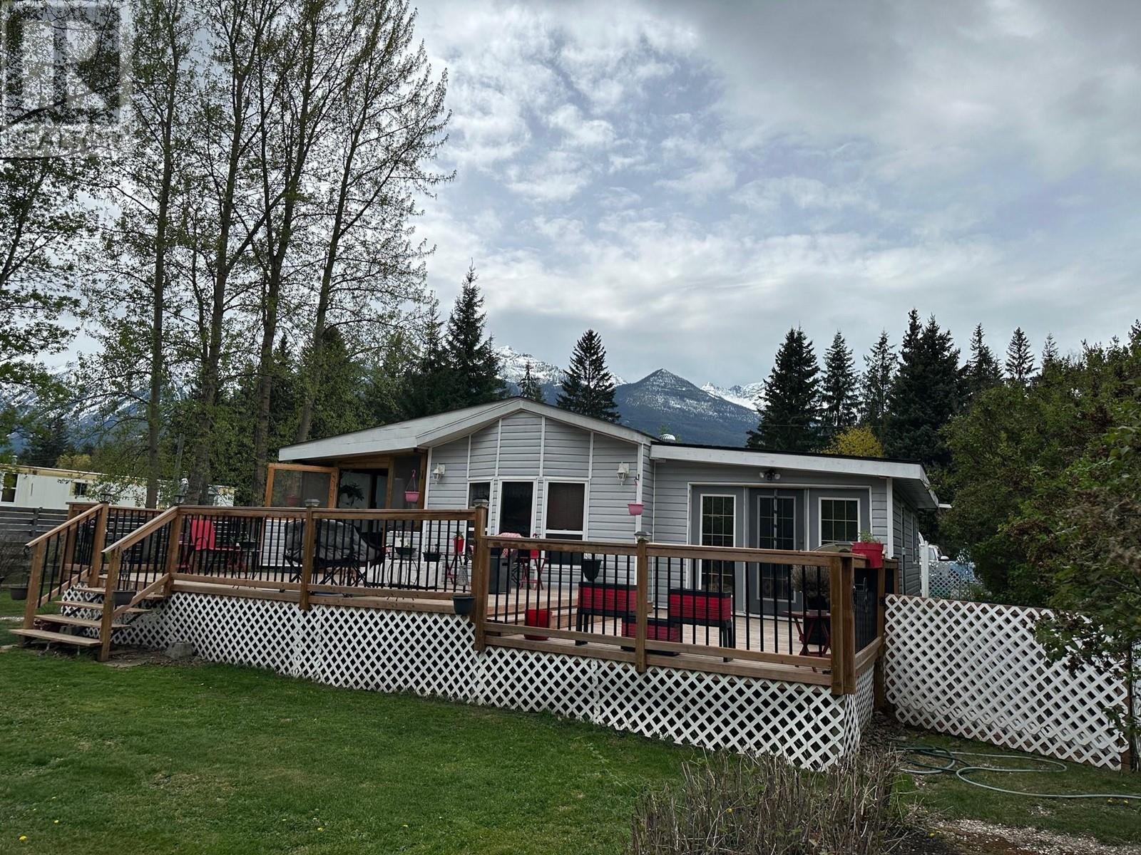903 Ryter Rd, Golden, BC V0A 1H2