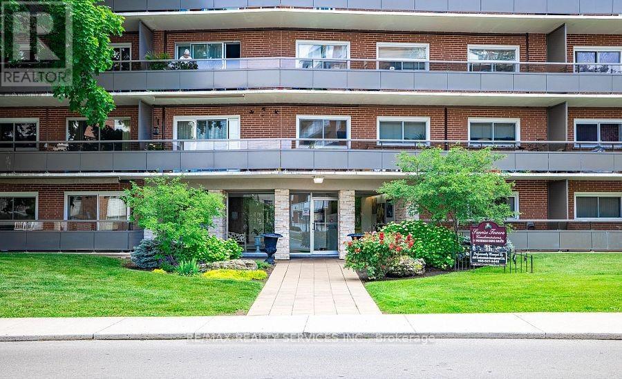 203 11 Woodman Dr S, Hamilton, ON L8K 4E3