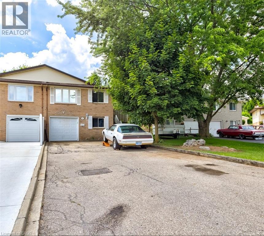 85 Frobisher Ct, Cambridge, ON N1R 6Z5