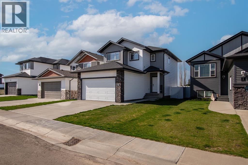 88 Henderson Cres, Penhold, AB T0M 1R0