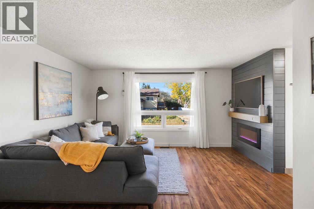 11 Deerfield Cir SE, Calgary, AB T2J 6L7