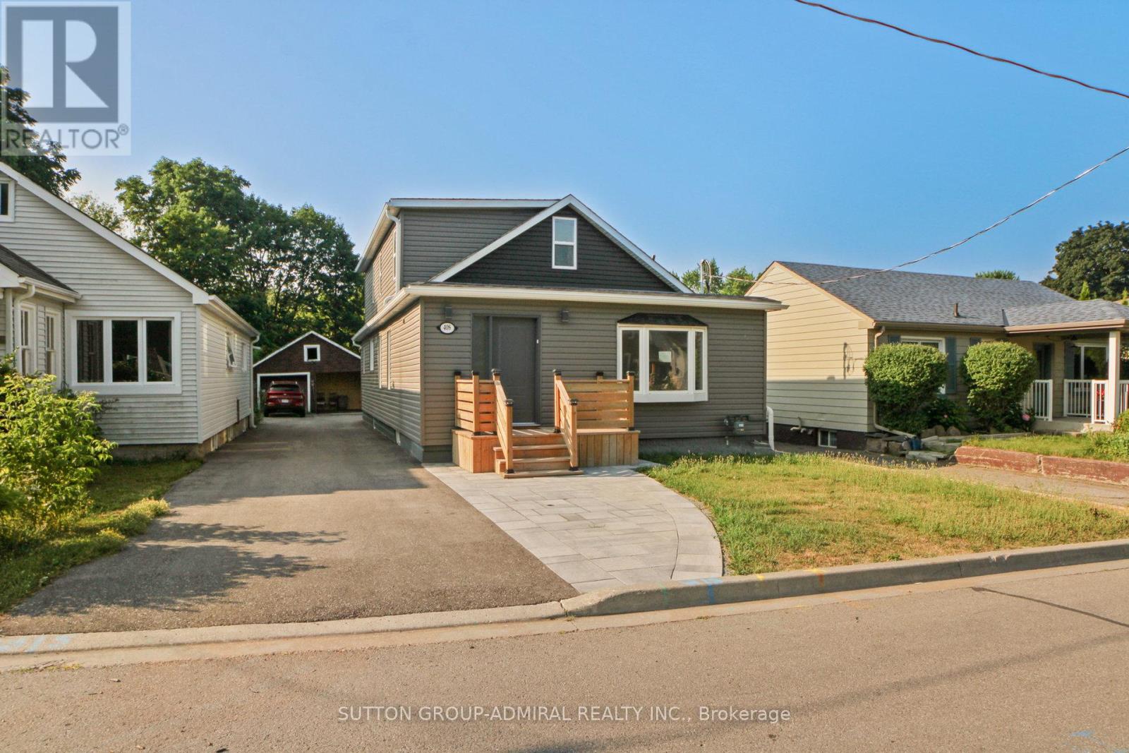 408 Andrew St, Newmarket, ON L3Y 1H4