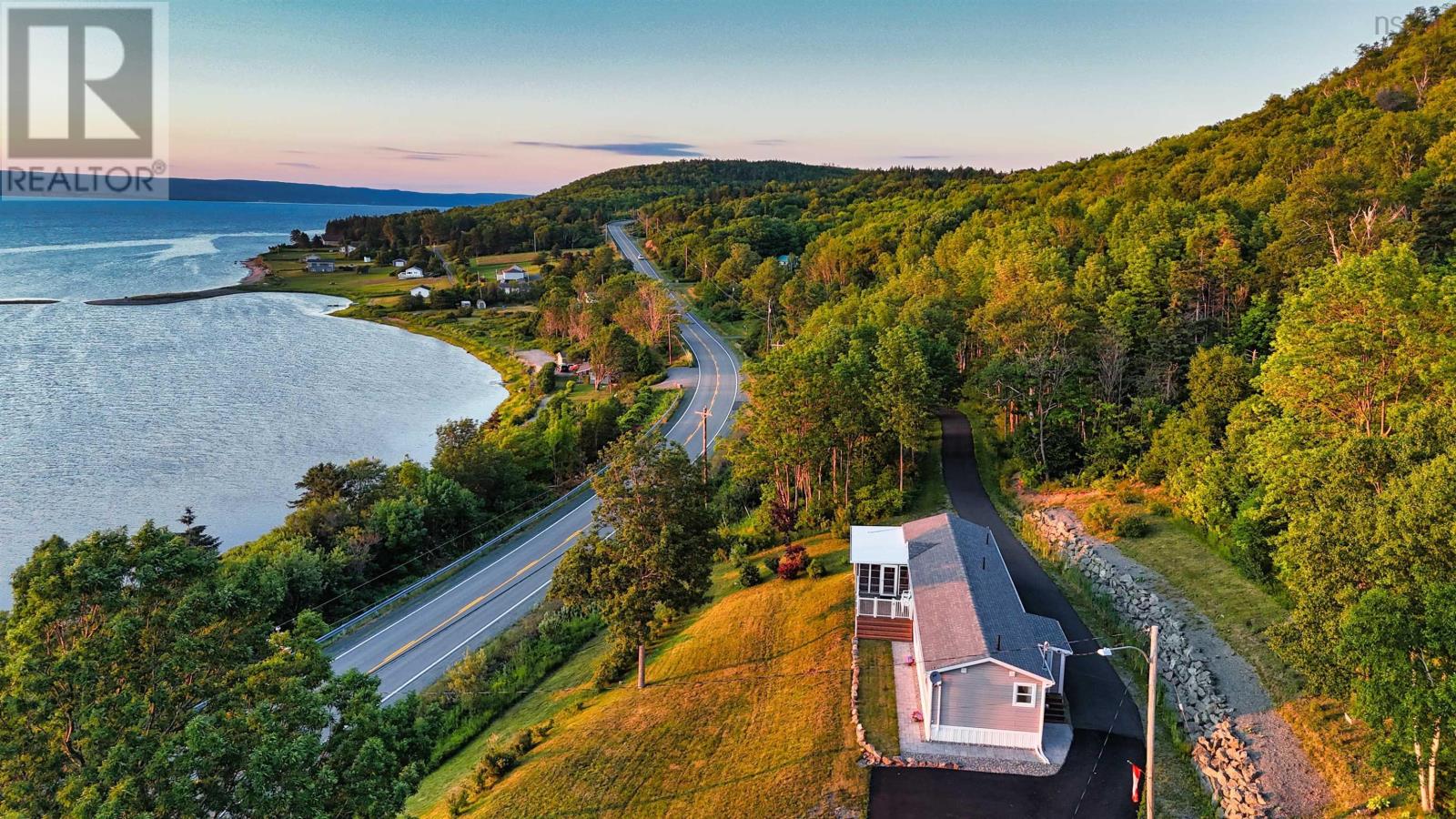 9653 E Bay Hwy, Irishvale, NS B1J 2B3