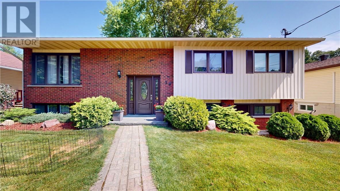 38 W Robinson St, Northeastern Manitoulin and the Islands, ON P0P 1K0