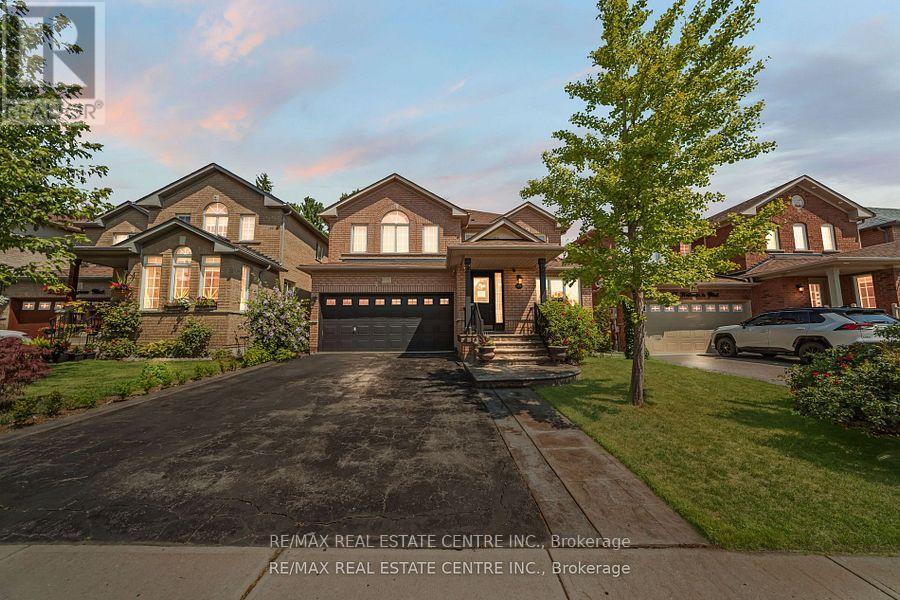 19 Hollowgrove Blvd, Brampton, ON L6P 1B1