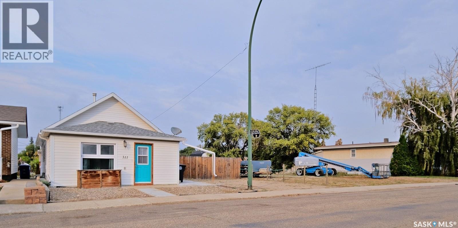 311 5 Avenue West, Biggar, SK S0K 0M0