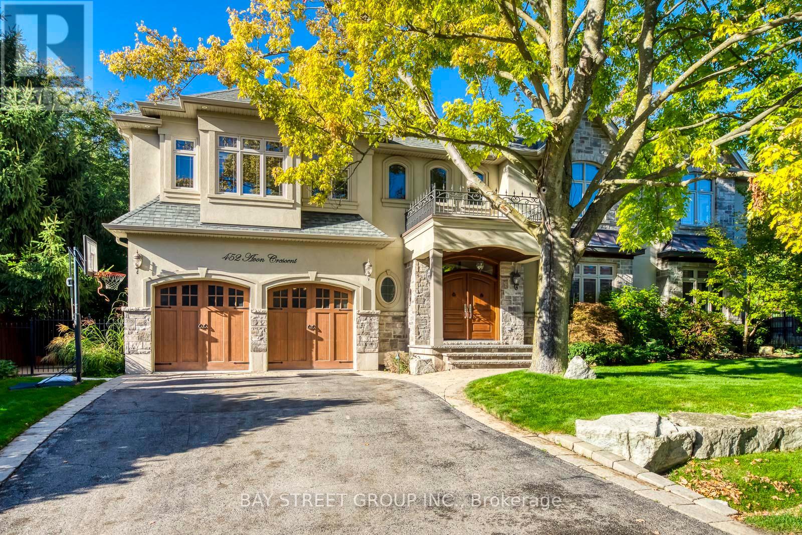 452 Avon Cres, Oakville, ON L6J 2T2