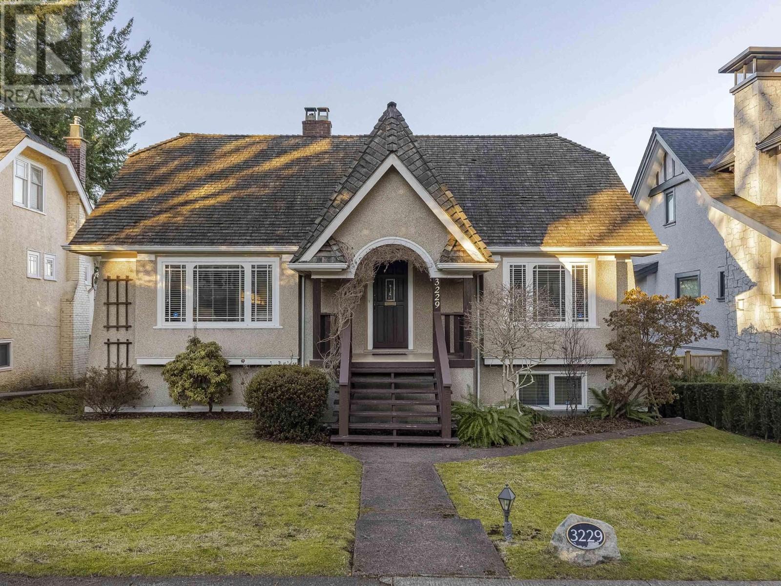 3229 W 24th Ave, Vancouver, BC V6L 1R8