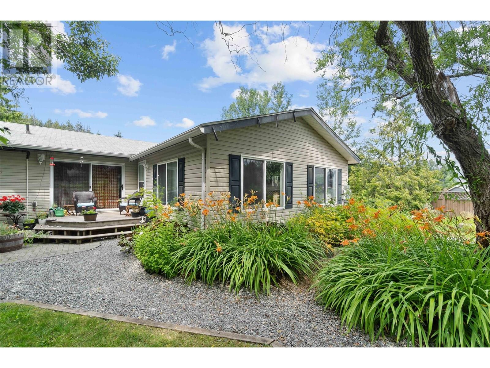 73 Avenue Ne Unit 4421, Salmon Arm, BC V0E 1K0