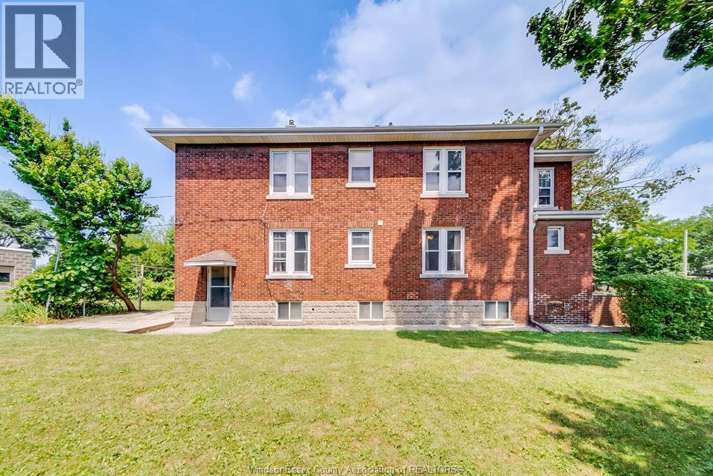 446-48 Newbury St, Windsor, ON N9A 6A2