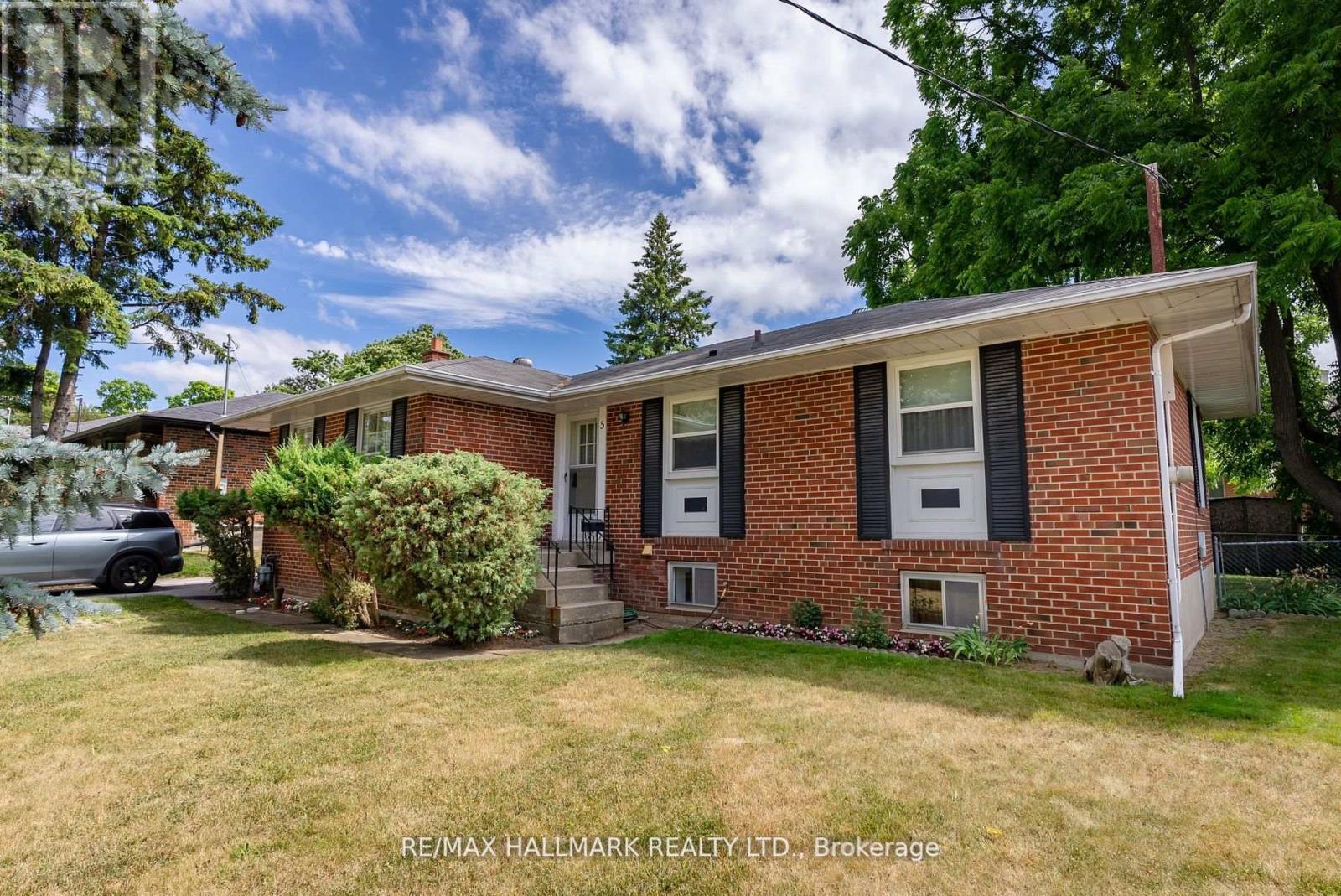 5 Tinder Cres, Toronto Victoria Village, ON M4A 1L2
