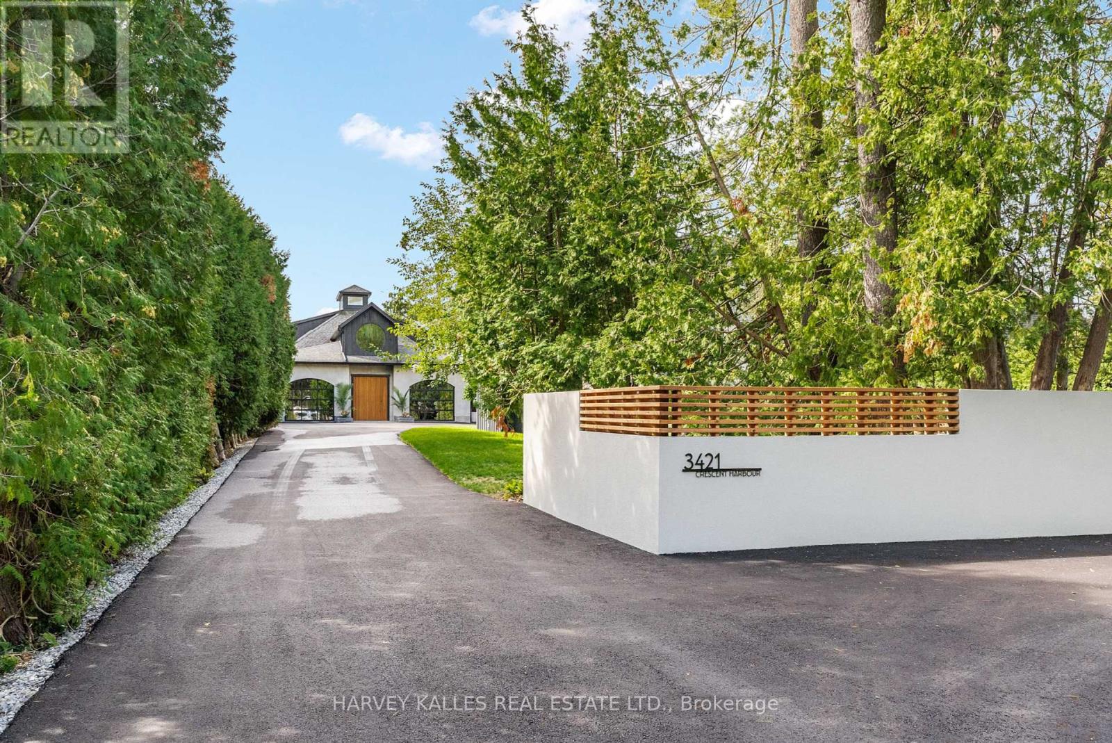 3421 Crescent Harbour Rd, Innisfil, ON L9S 2Y7