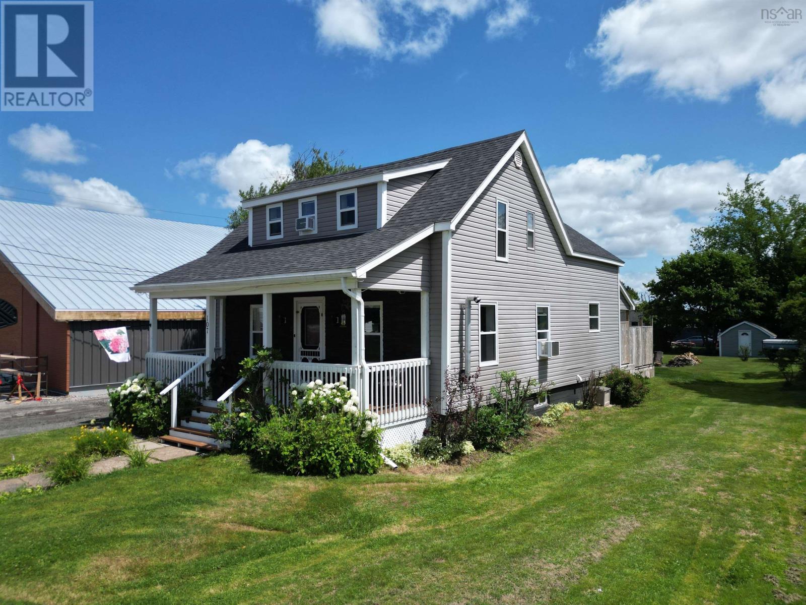 107 Stellar St, Stellarton, NS B0K 1S0