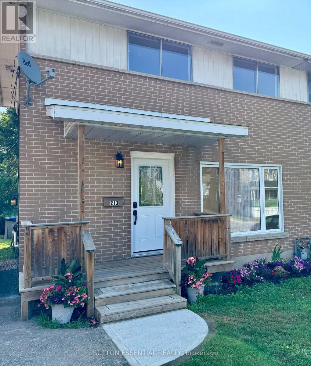213 Perth St, Brockville, ON K6V 5E7