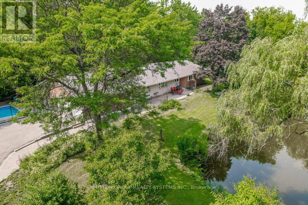 26 Harriman Rd, Aurora, ON L4G 2S8