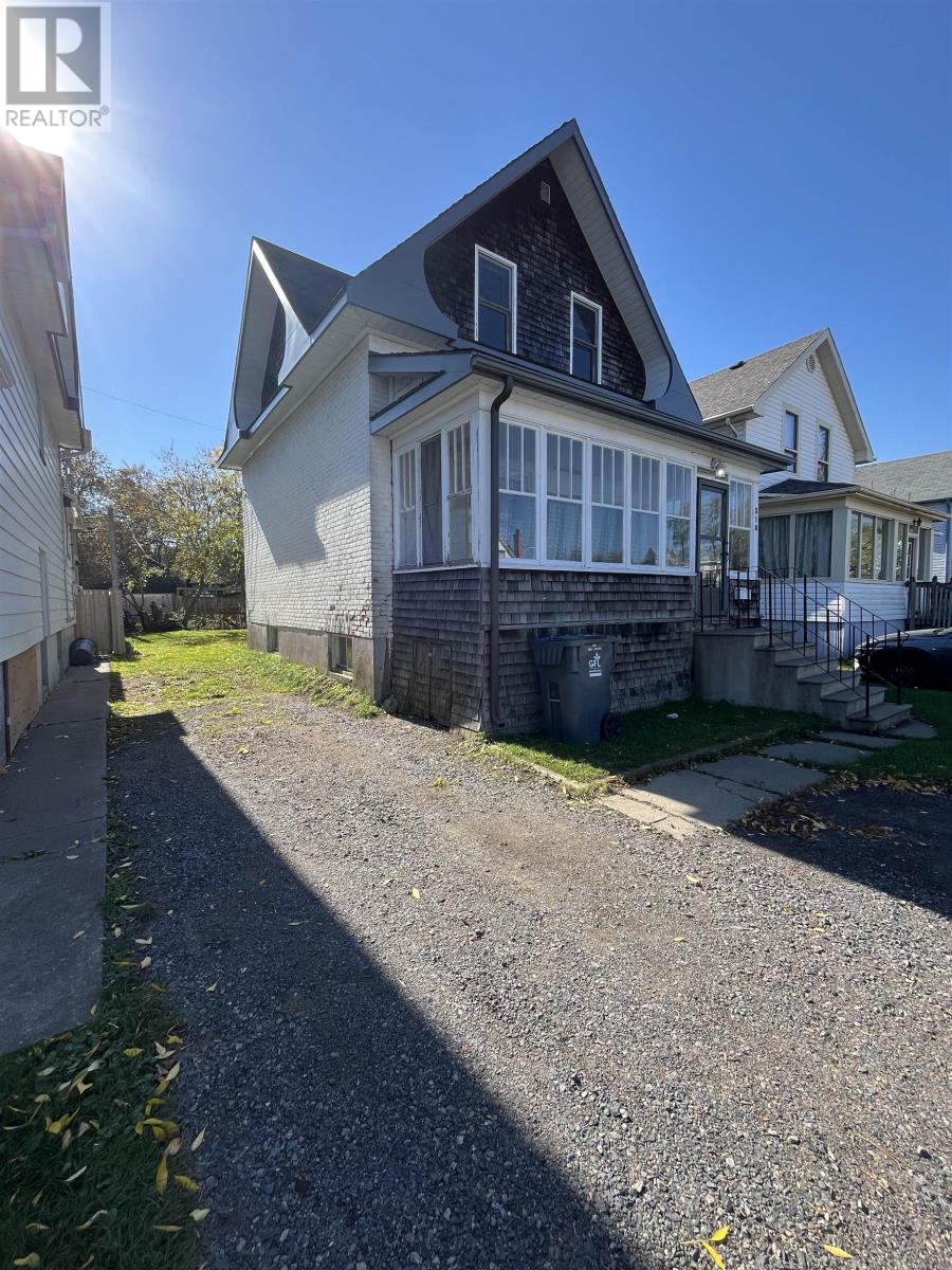 318 Dease St, Thunder Bay, ON P7C 2H8