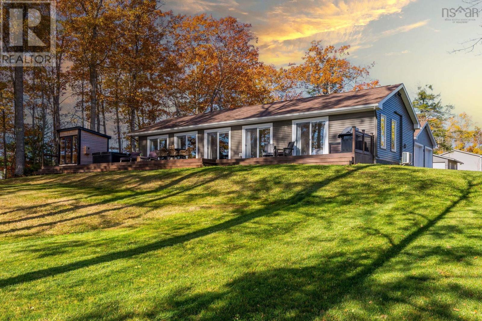 40 Martins Point Rd, Enfield, NS B2T 1H9