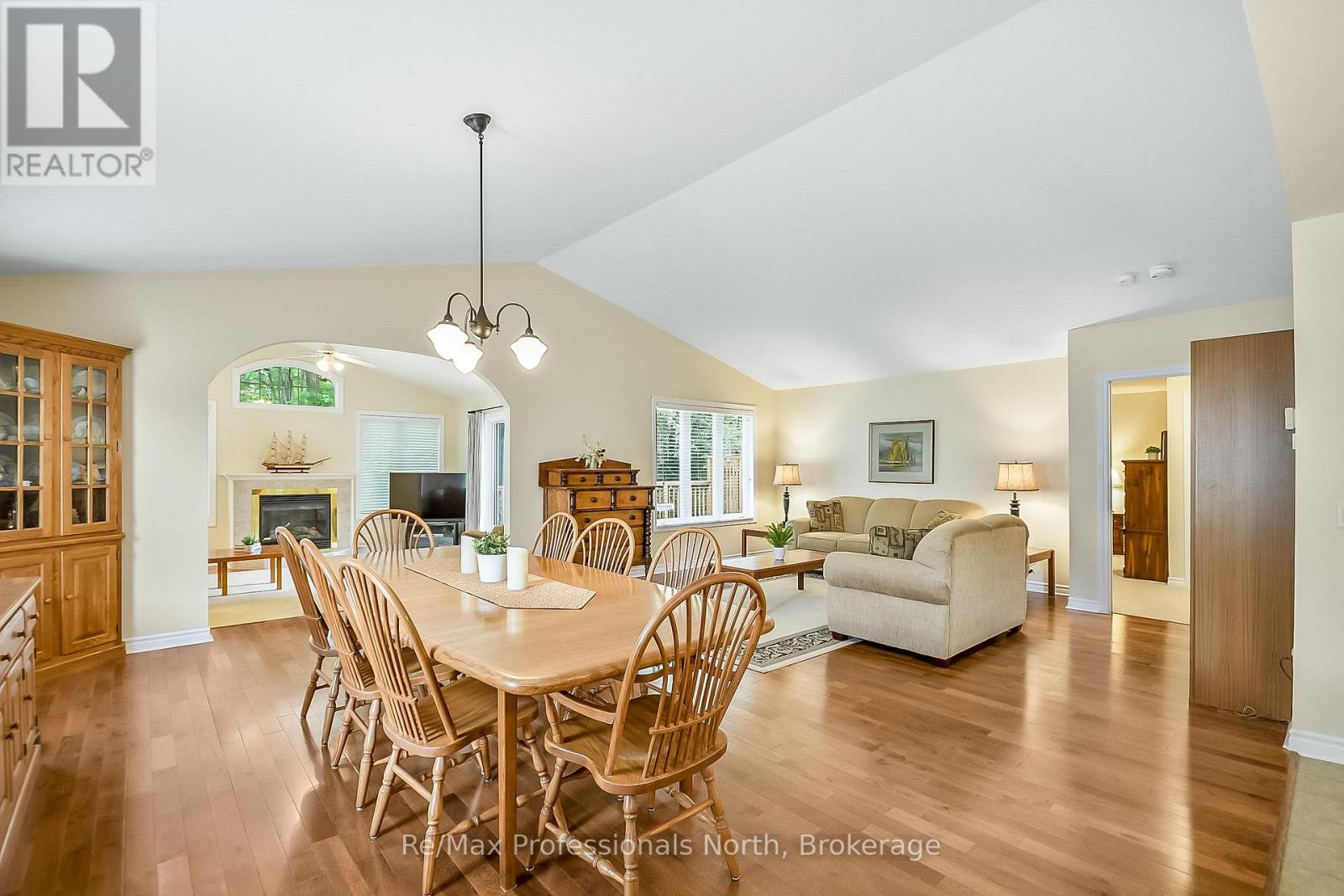136 Hedgewood Ln, Gravenhurst, ON P1P 1Z2