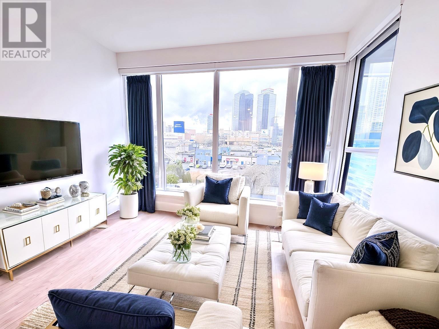 4711 Hazel Street Unit 403, Burnaby, BC V5H 0J9