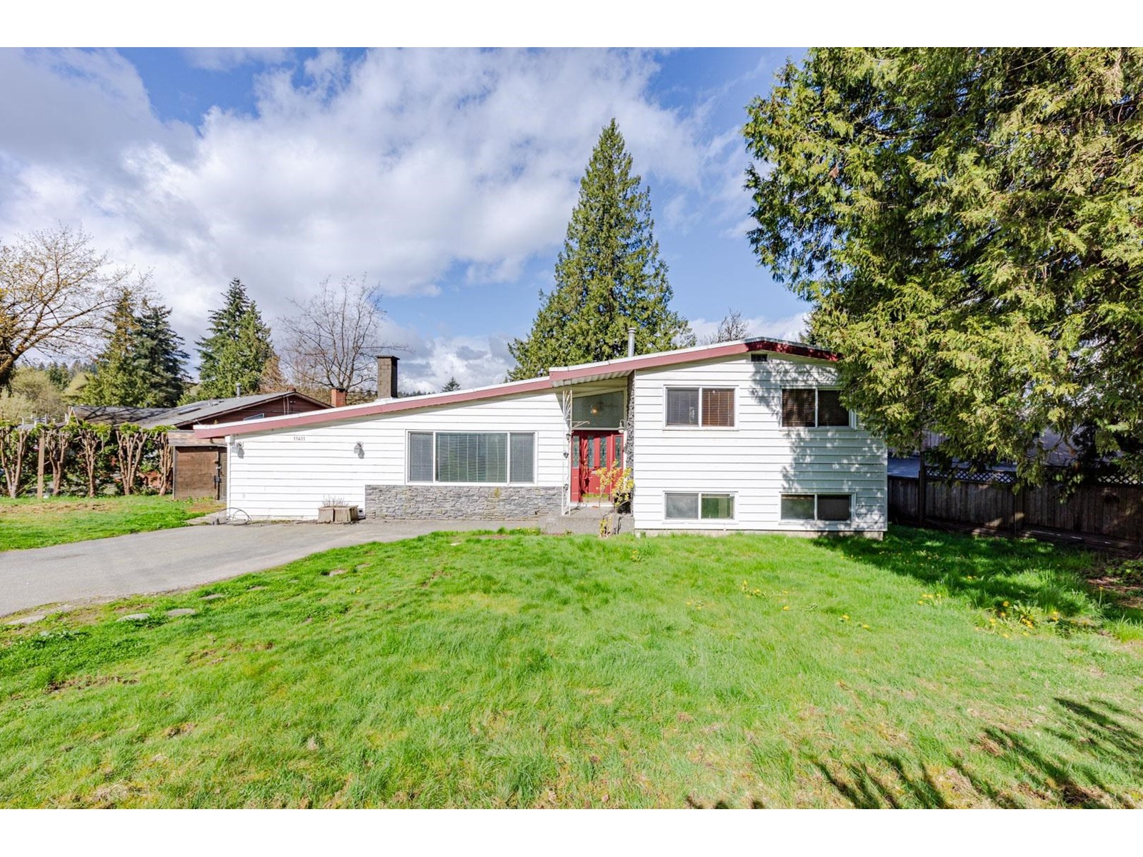 11411 Loughren Dr, Surrey, BC V3R 4Z5
