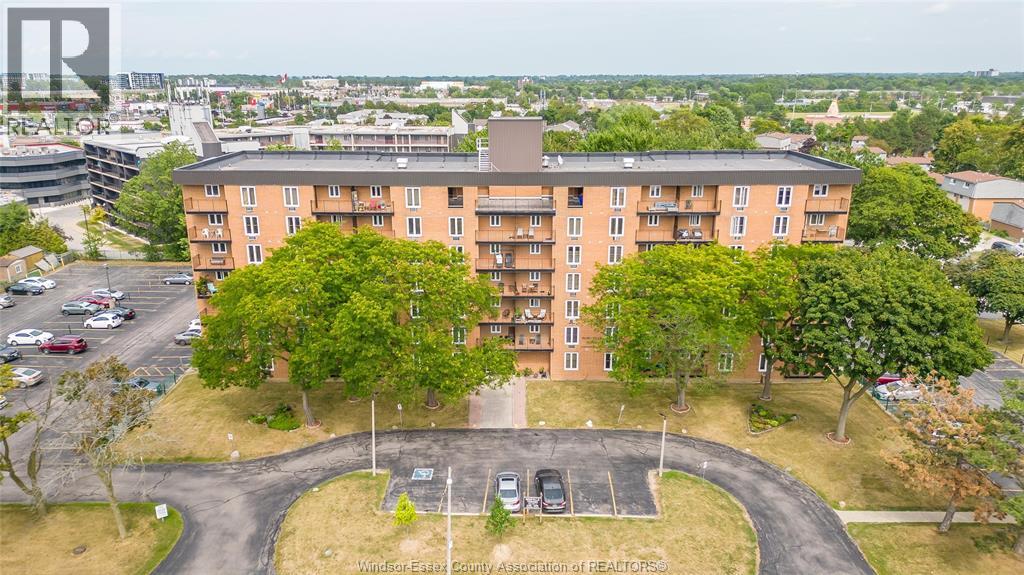 6502 Thornberry, Windsor, ON N8T 2X2