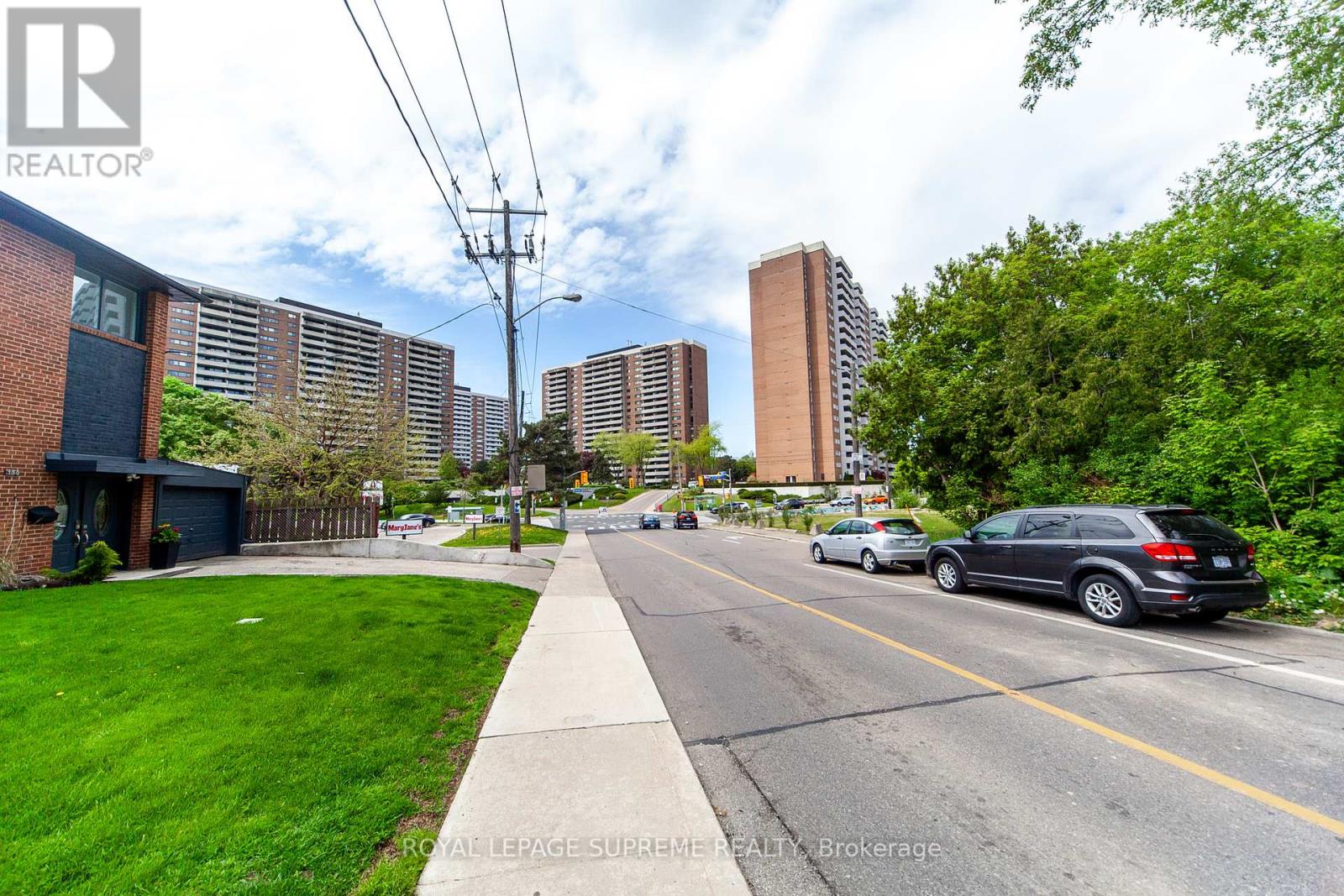 205 270 Scarlett Rd, Toronto, ON M6N 4X7
