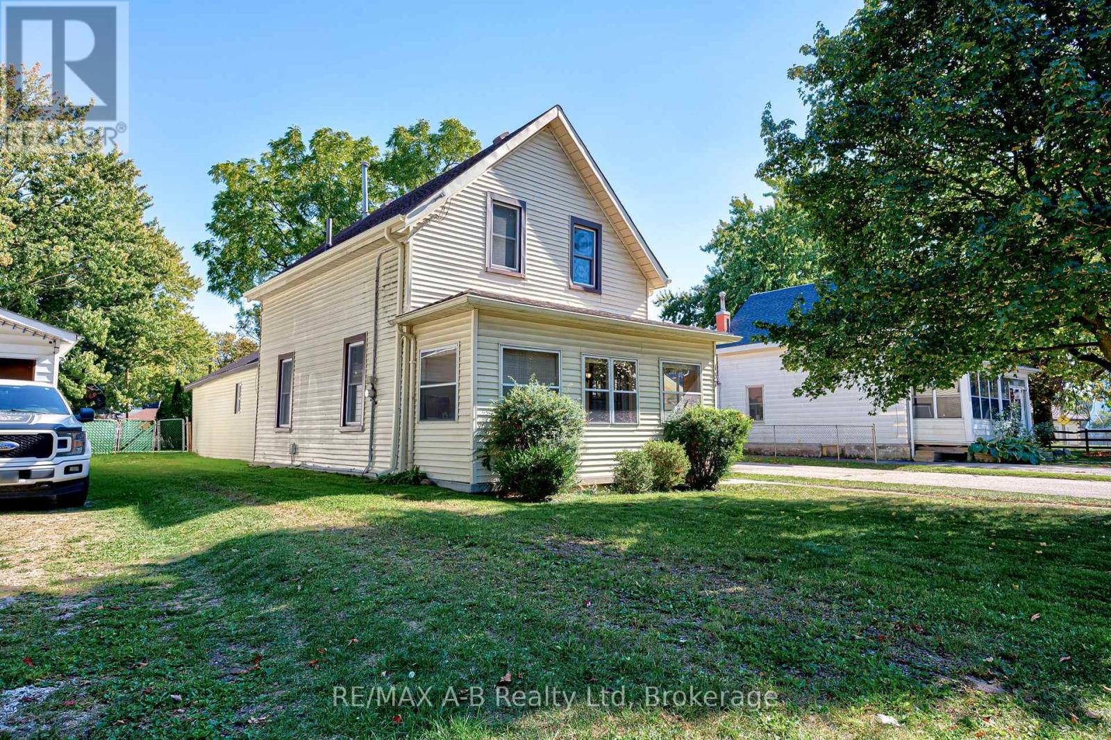 137 Dufferin St, Stratford, ON N5A 2G9