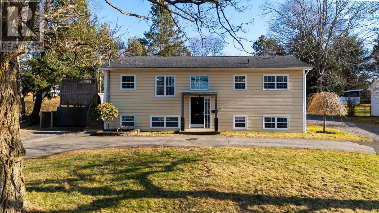 907 Charles St, Kentville, NS B4N 2Y9