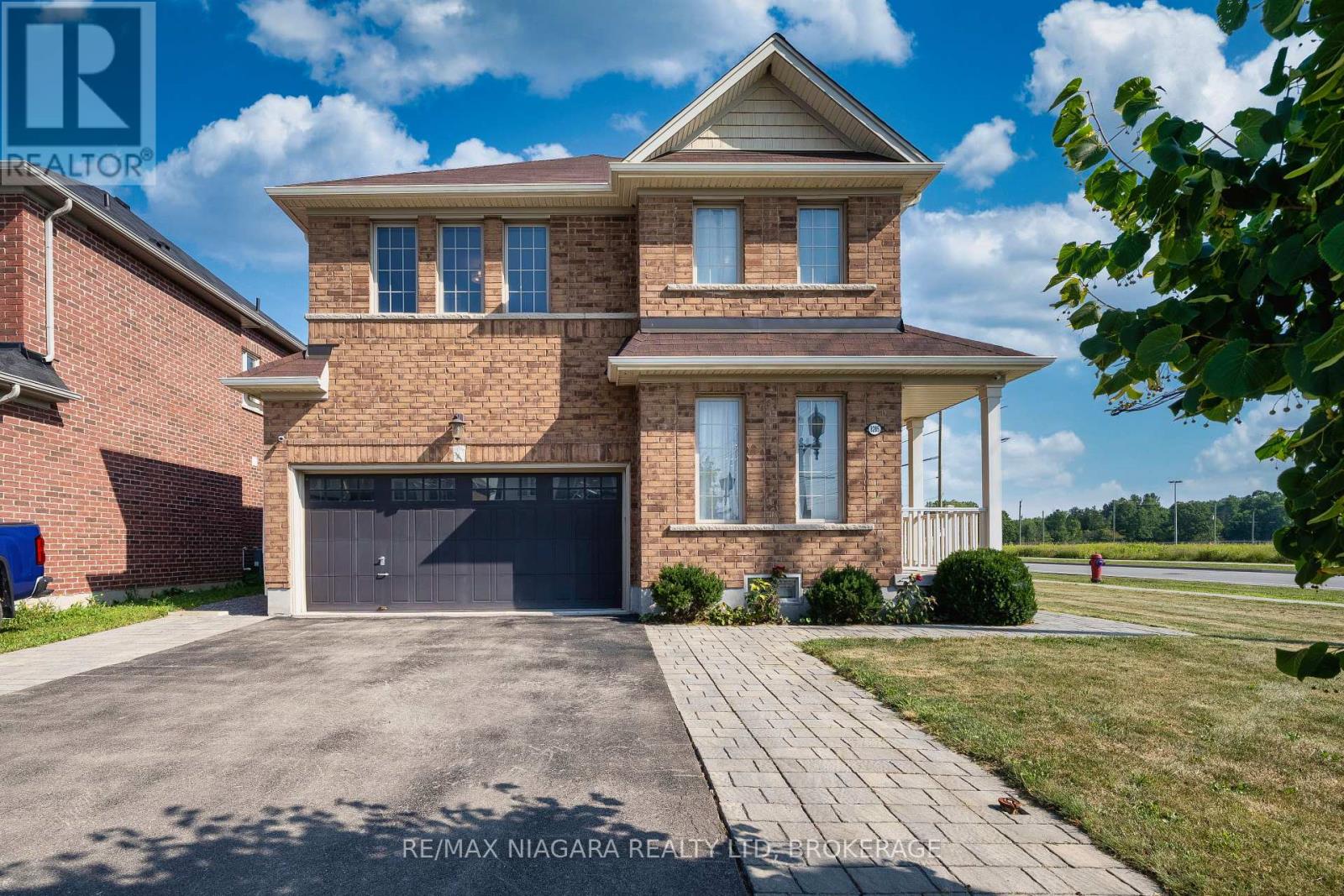 8285 Elderberry Dr, Niagara Falls, ON L2H 0K6