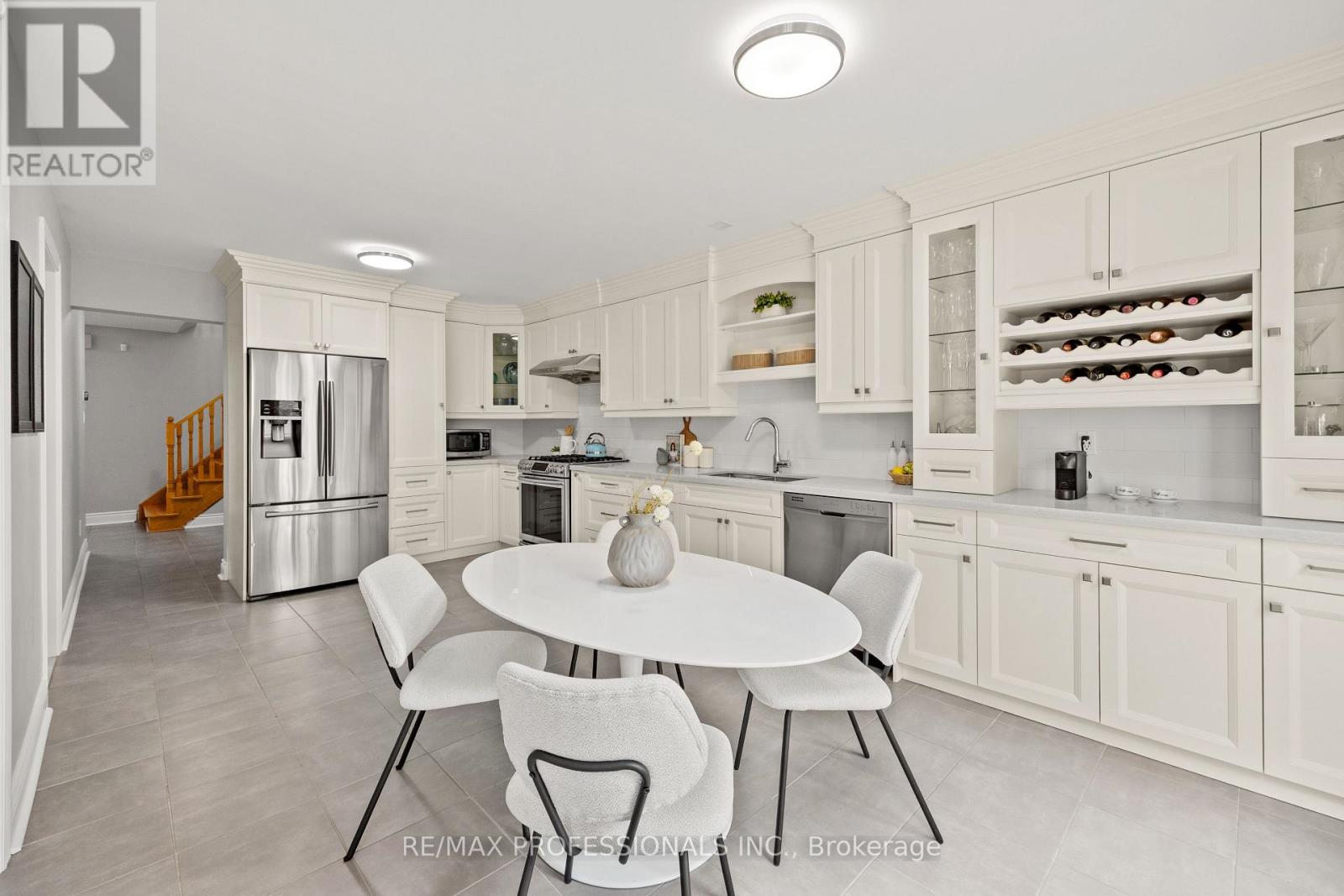 152 Ashton Dr, Vaughan, ON L6A 2T8