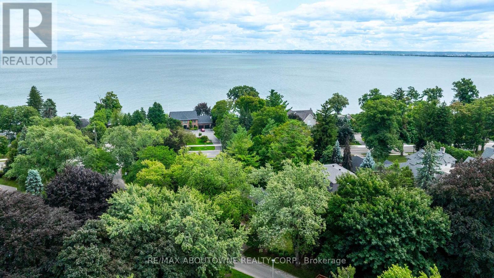 206 Rossmore Blvd, Burlington, ON L7N 1R1