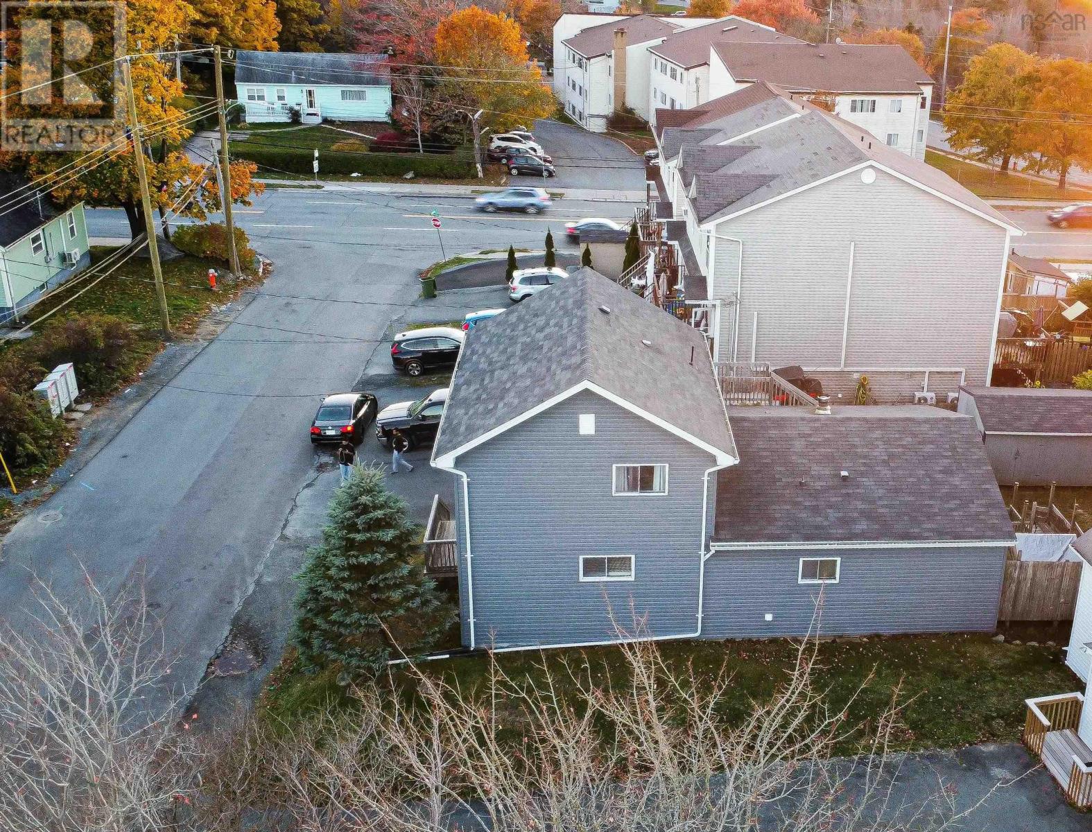 4 Lewis St, Halifax, NS B3R 1P6