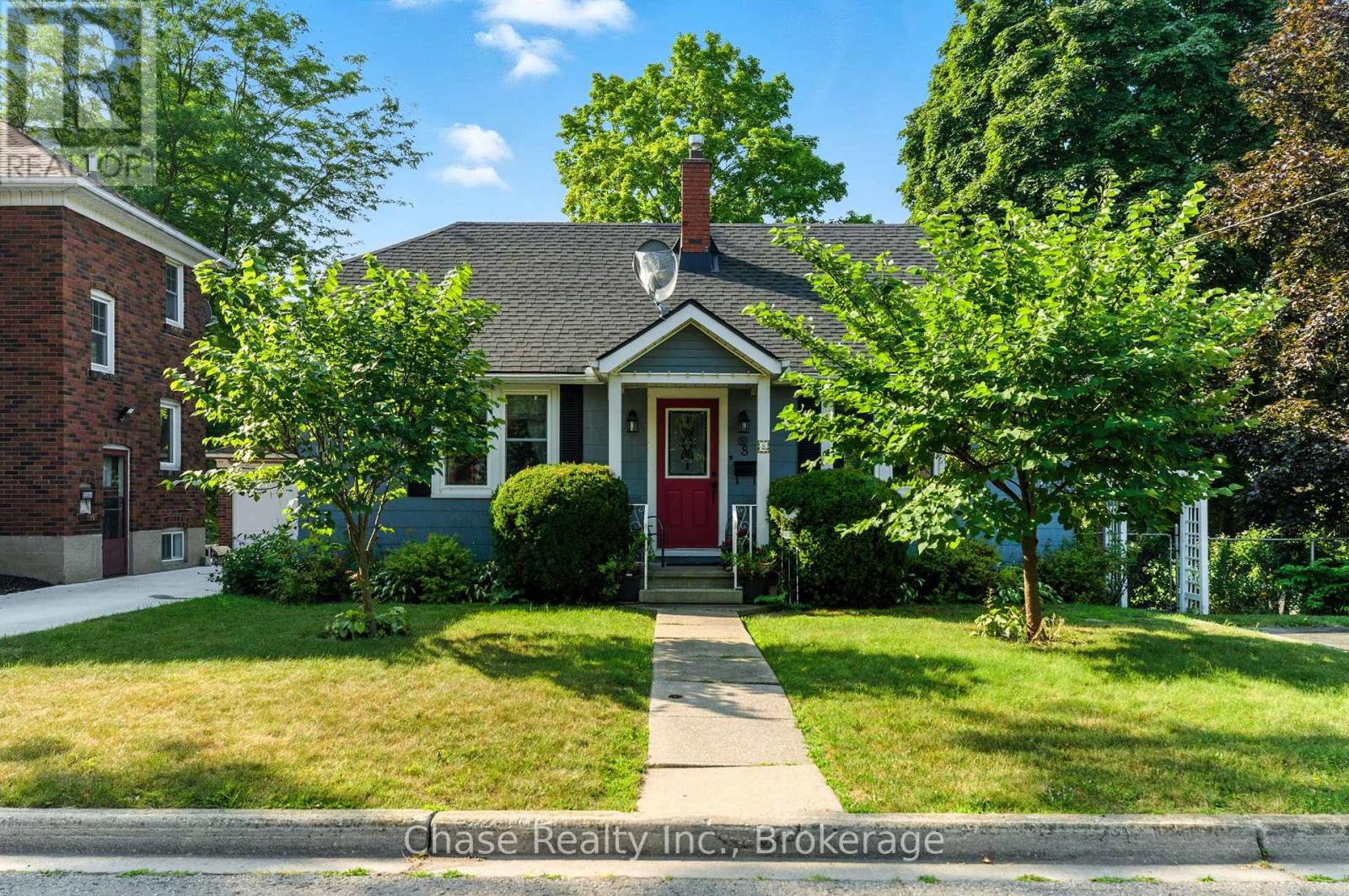 8 Groff St, Norfolk Simcoe, ON N3Y 1R3