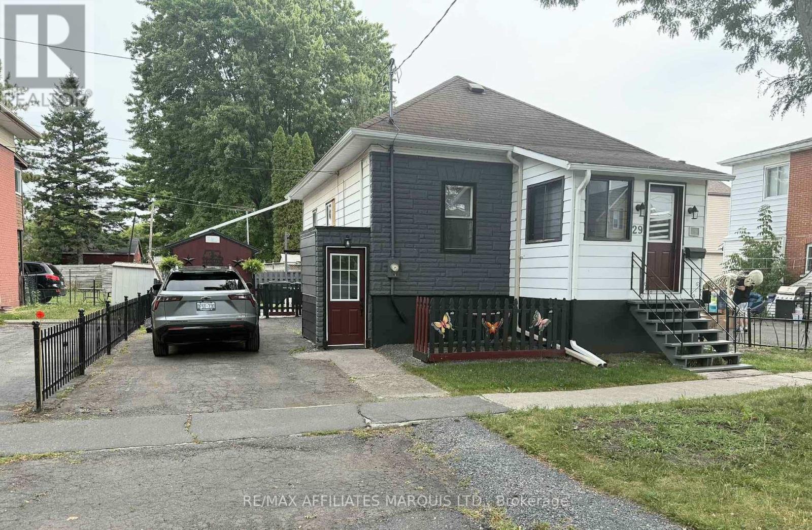 29 Seymour Ave, Cornwall, ON K6J 4L9