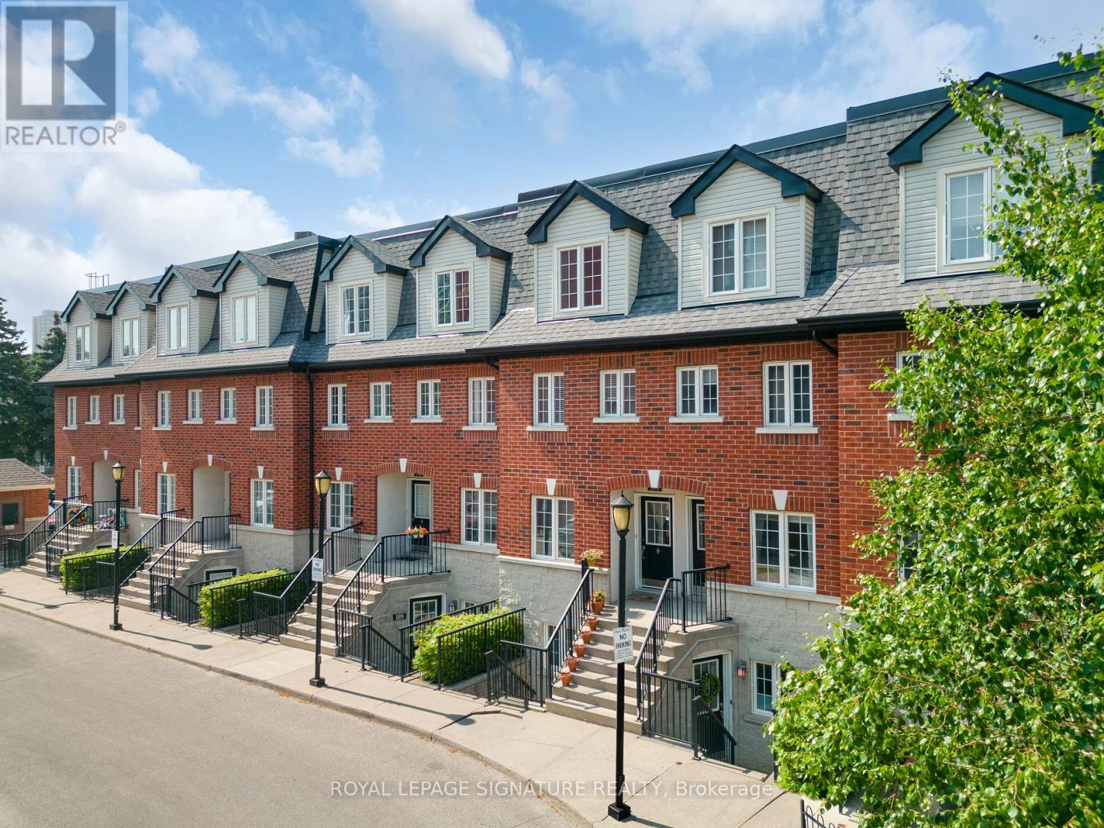 107 262 St Helens Ave, Toronto, ON M6H 4A4