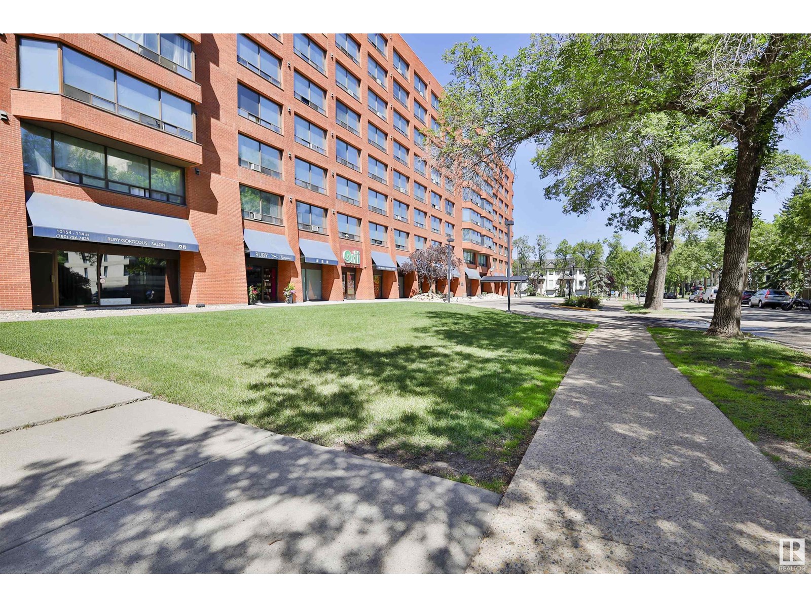 10160 114 Street Northwest #423, Edmonton, AB T5K 2L2