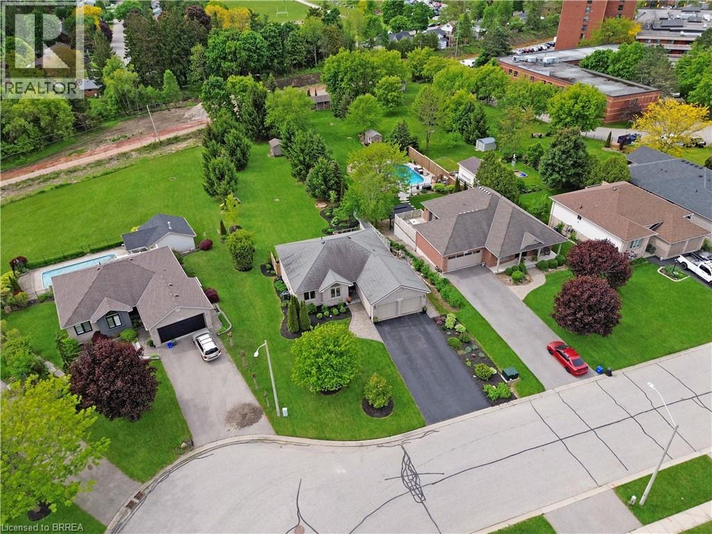25 Bradbury Cres, Brant, ON N3L 4E1