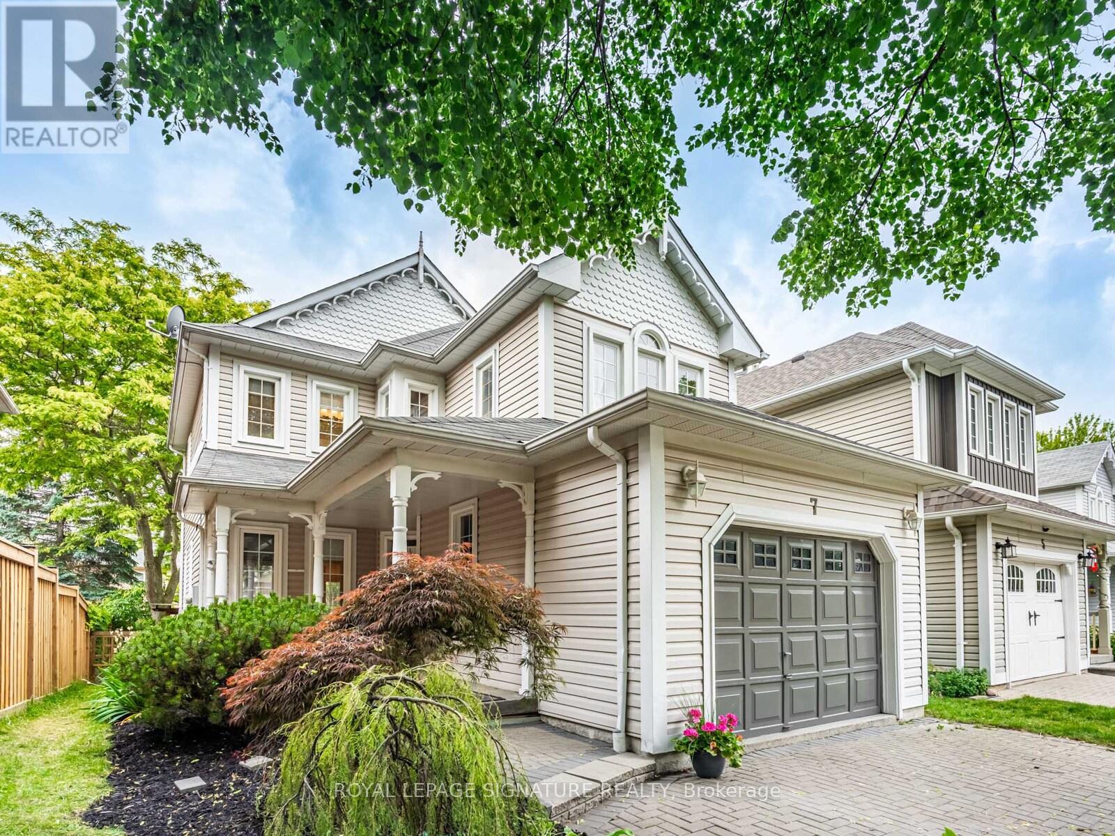 7 Knox Cres, Whitby, ON L1M 1C8
