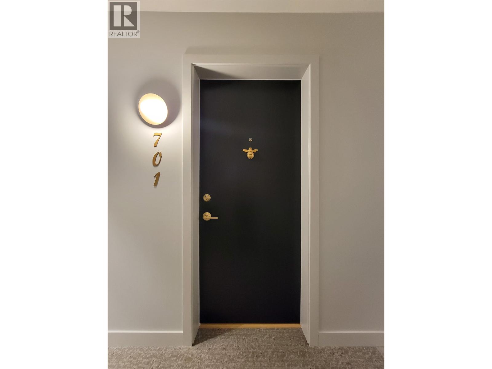 215 Mcbay Lane Unit 701, Coquitlam, BC V3K 0H7
