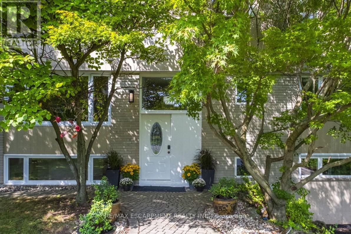 463 Grand Blvd, Oakville, ON L6H 1P2