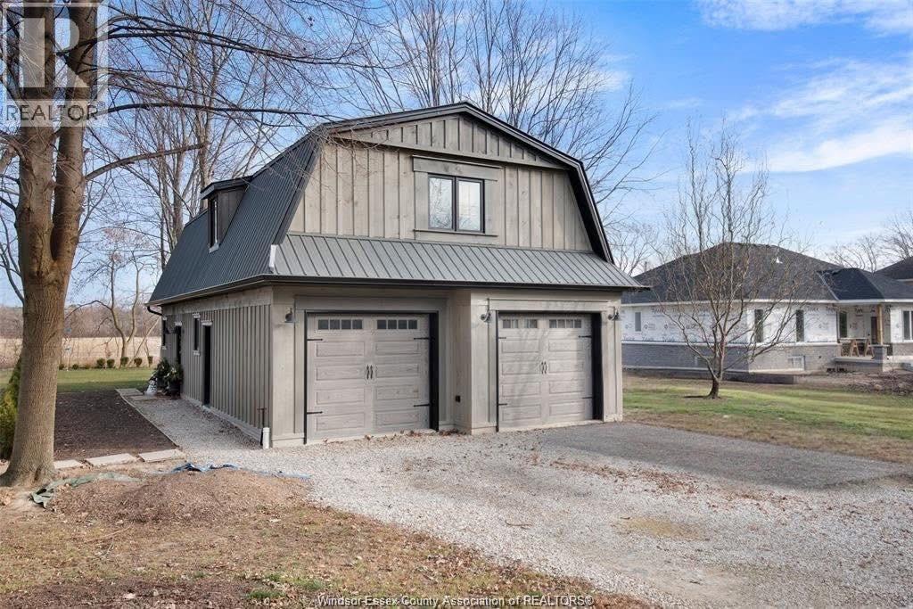 942 Erie Ave, Kingsville, ON N9Y 3E2