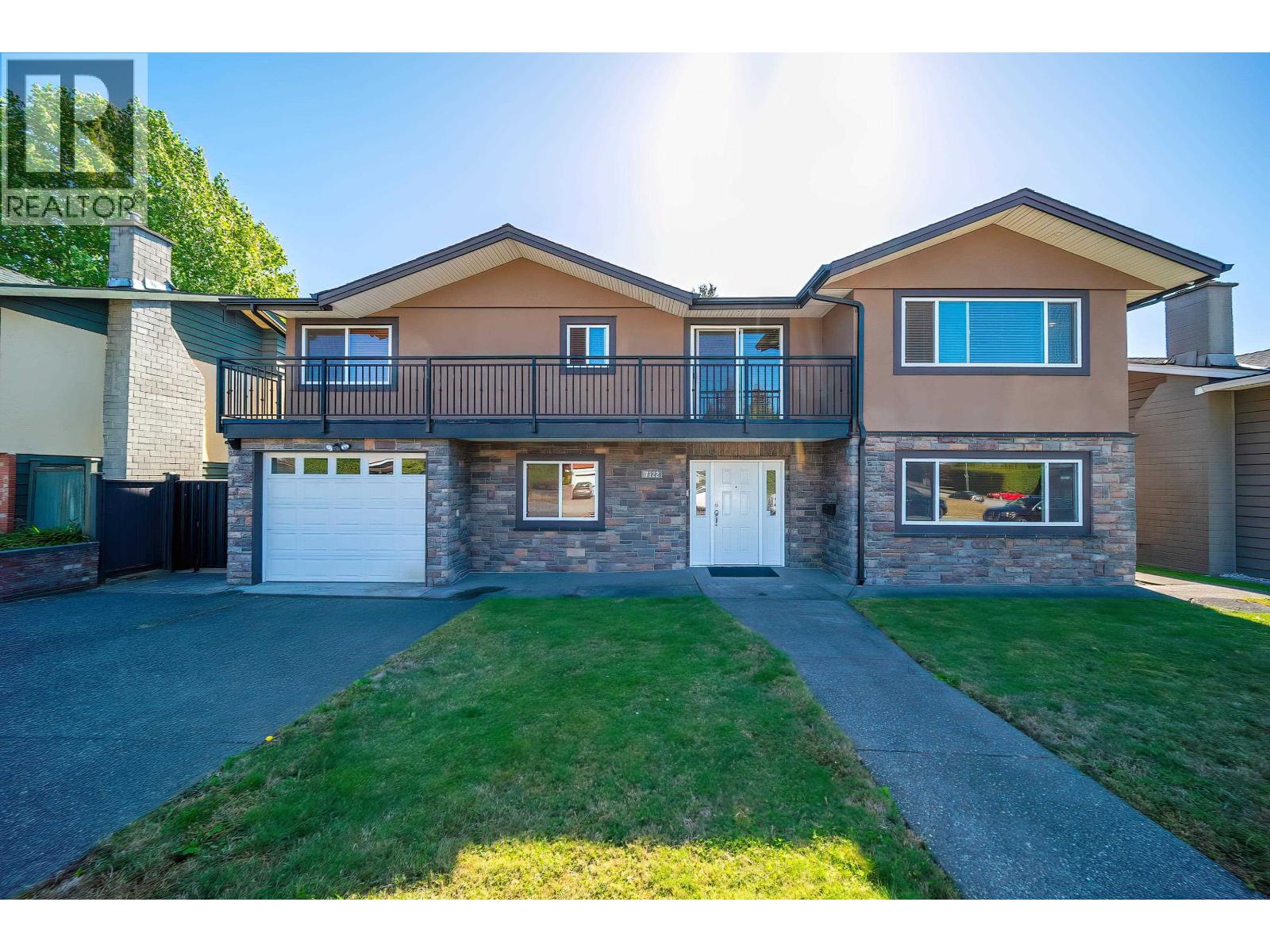 7122 Paulus Ct, Burnaby, BC V5A 1N2