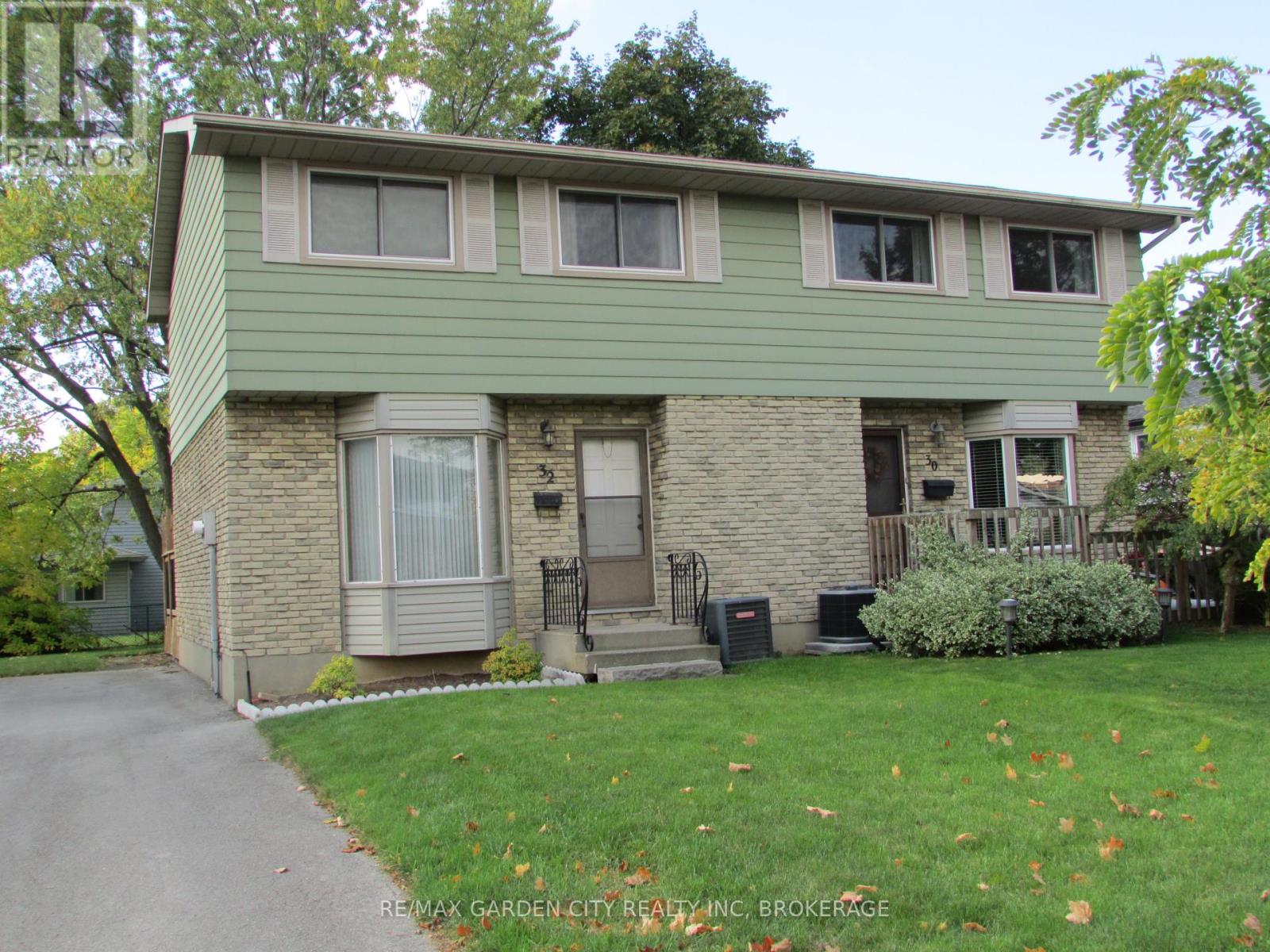 32 Greystone Cres, St. Catharines, ON L2N 6P2