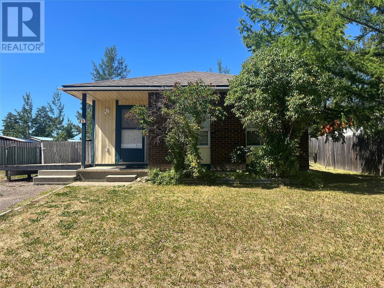 132 Spruce Ave, Tumbler Ridge, BC V0C 2W0