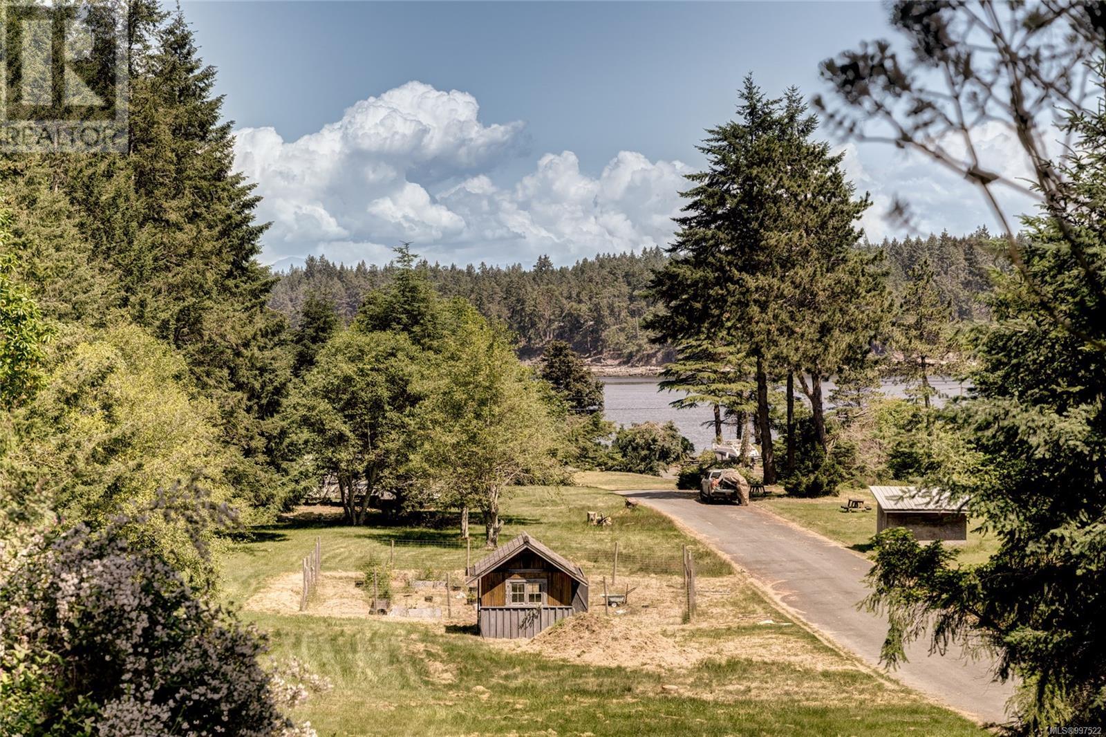 215 Easthom Rd, Gabriola Island, BC V0R 1X2