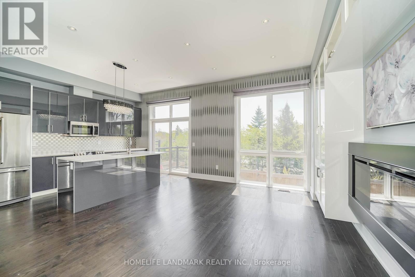 8 Crestridge Dr, Vaughan, ON L6A 1S2