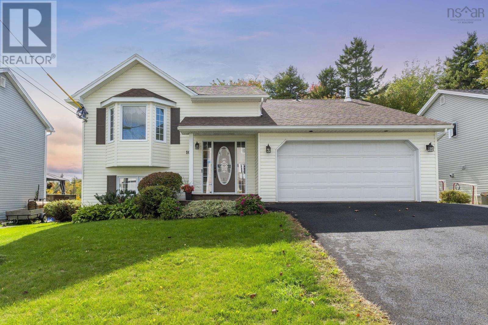 10 Tenon Dr, Lower Sackville, NS B4E 3J5
