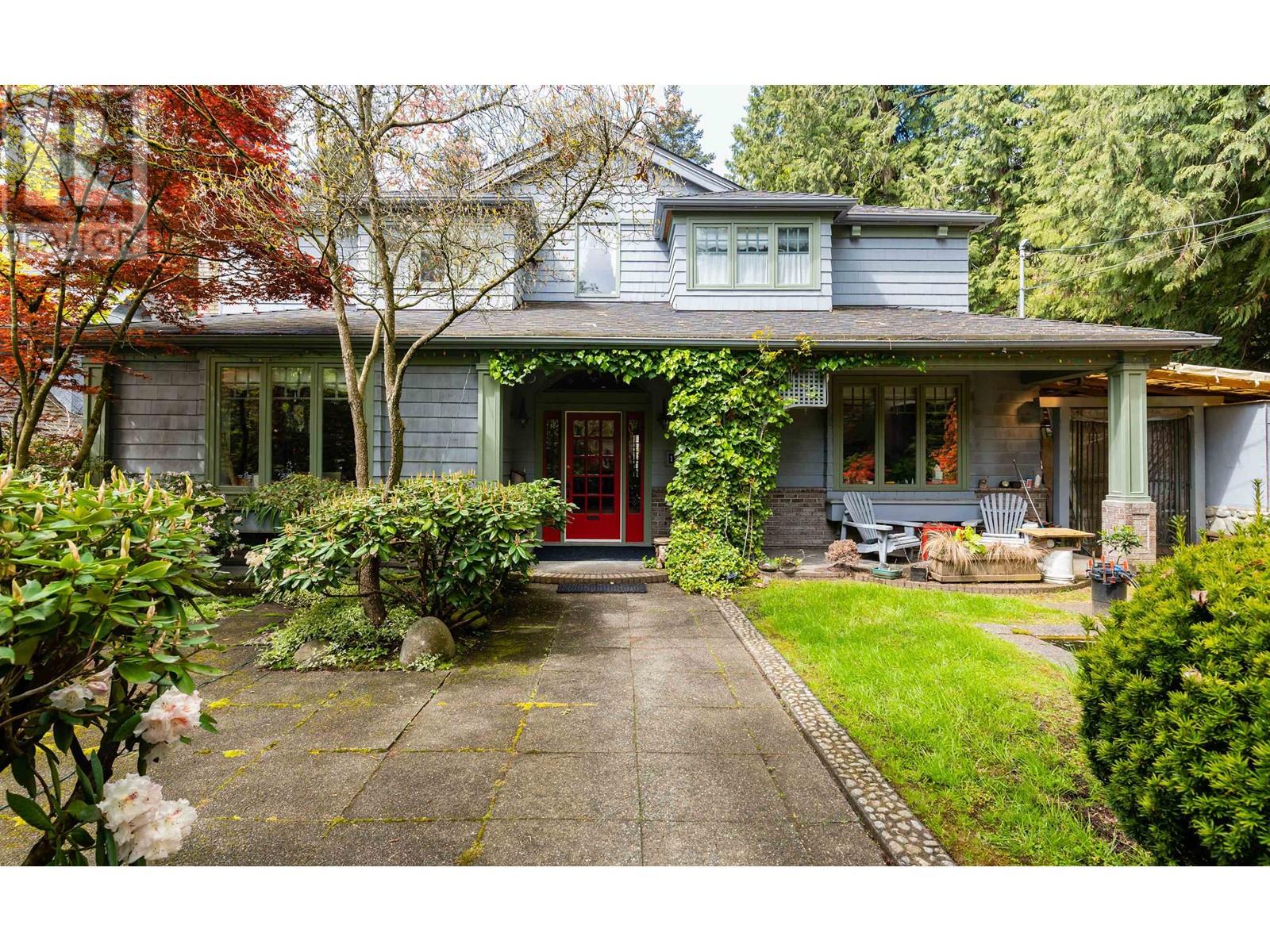 1295 Sinclair St, West Vancouver, BC V7V 3W3