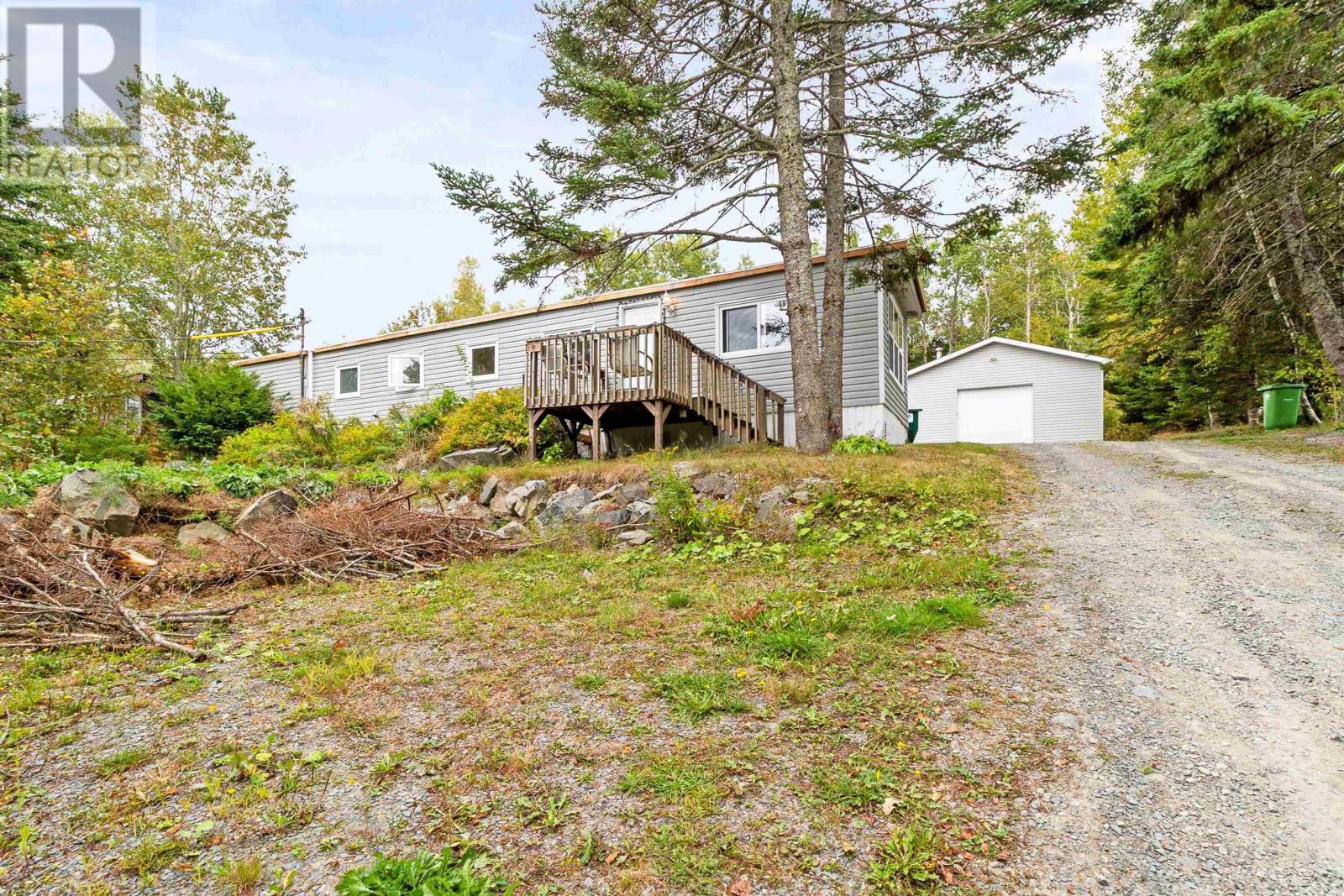 8252 Highway 1, West Hants, NS B0N 1L0